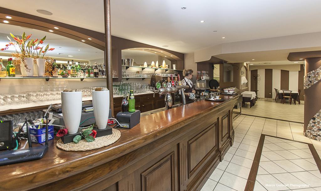 Hotel Bussana ポルト・トッレ エクステリア 写真