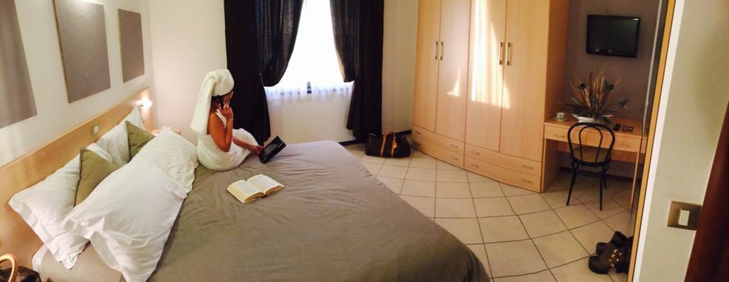 Hotel Bussana ポルト・トッレ エクステリア 写真